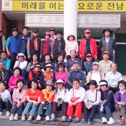 완도문화유적답사(완도수목원에서 참가자들과함께) 이미지